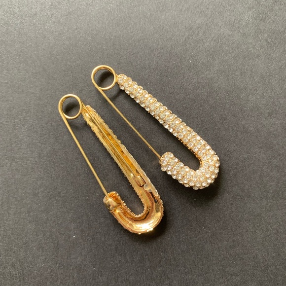 โค๏ธRhinestone Safety Pin Statement Earring - Picture 3 of 3